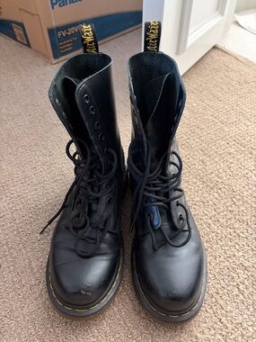 Dr Martens 1490 - 10 eye lace up boots
